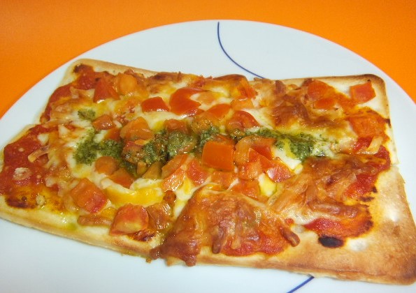 セブンイレブン冷凍ピザ４種チーズのマルゲリータ