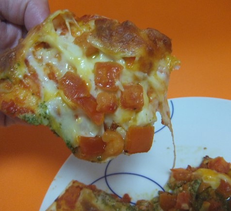 セブンイレブン冷凍ピザ４種チーズのマルゲリータ