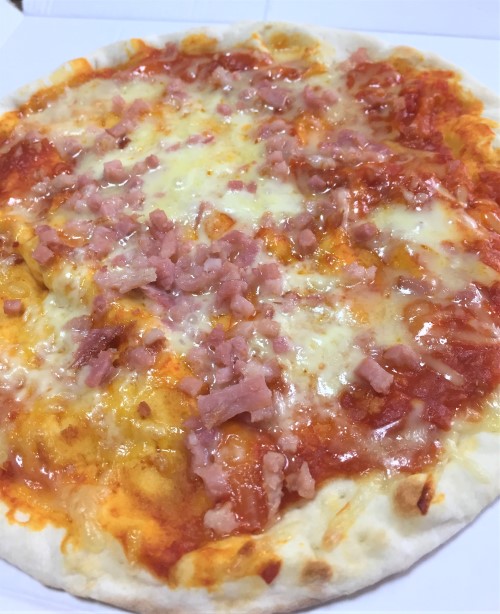 市販の冷蔵ピザをじっくり味わう！伊藤ハム「ピザガーデン・ベーコンピザ」